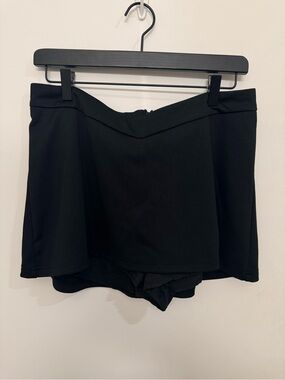 Cider Black V-Waist Skort Shorts